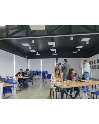 Taller aviones de Papel