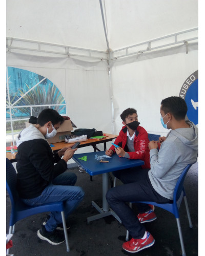 Exposición de aviones de papel